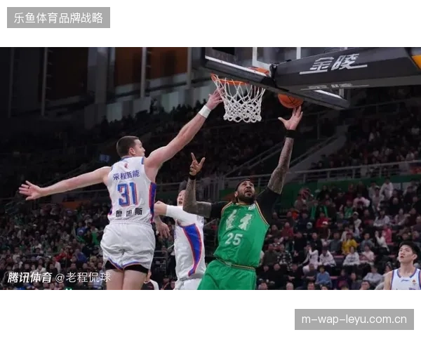 莫兰德延续高效防守表现，其篮板保护和协防能力是辽宁防守体系的关键